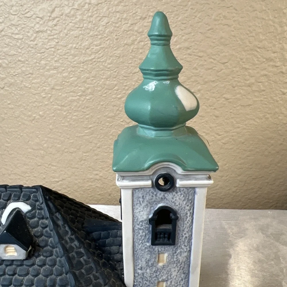 Vintage 2001 Dept 56 Heritage Village Collection St. Nicholas Kirche 56170 Cord